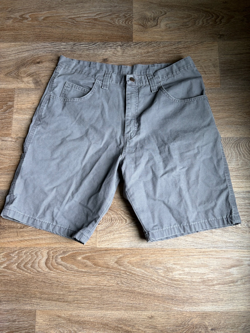 Wrangler Men's Gray Flat-Front Casual Shorts